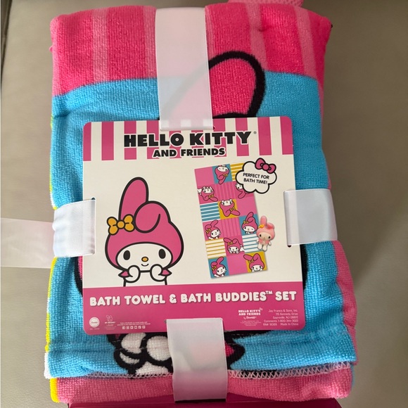 NWT - HELLO KITTY - Bath Towel and Bath Buddies Set - Picture 3 of 7
